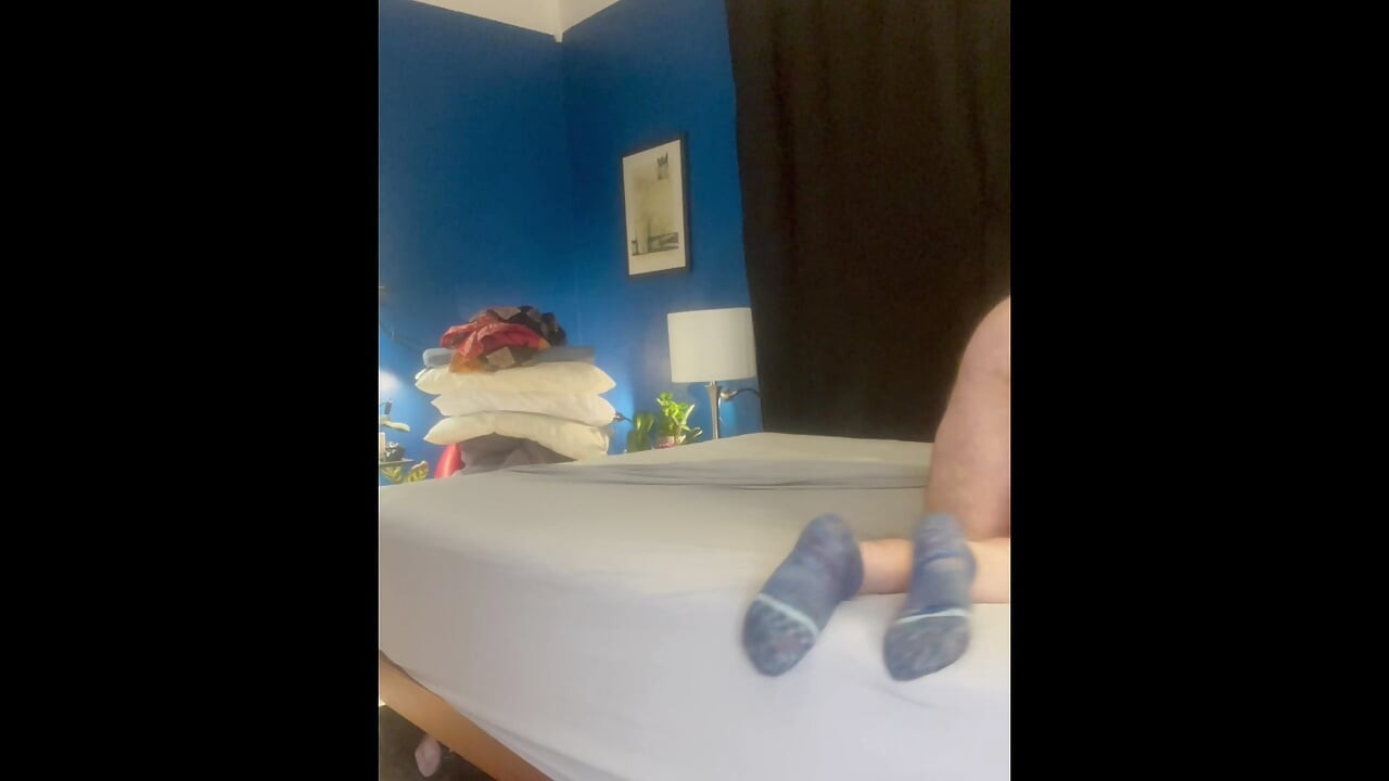 Cspot naked and changing the bedsheets