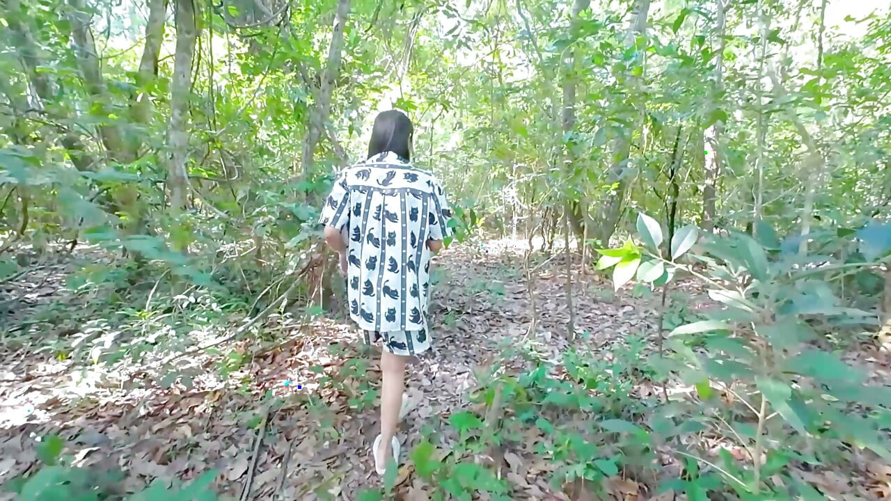 Thai Girl Outdoor Solo - Περιπέτεια στο Δάσος 4K
