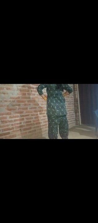 나는 집을 걸레질하고 있었고, 상사에 있었고 등은 많이 아팠고, 선생님, 지금은 매우 기분이 좋았다.
