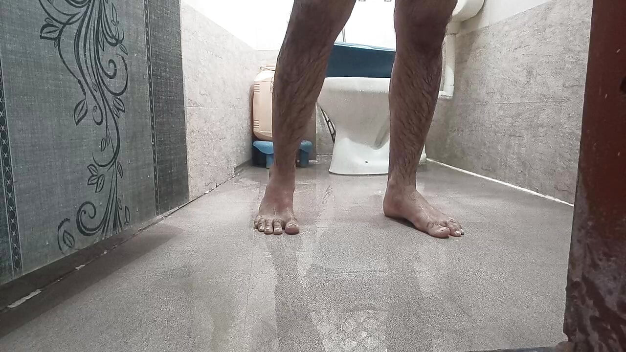 Nanga nahane ka maja hi kuchh or hai