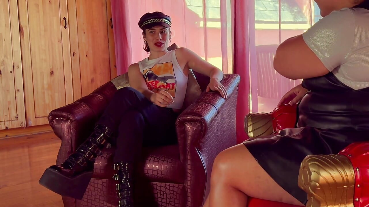 Dominatrix Mistress April - Dvě milenky a sissy děvka P1