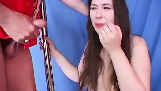 Mahasiswa gemuk pengen nyepong kontol penari striptis