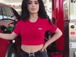 Dança saudita de posto de gasolina