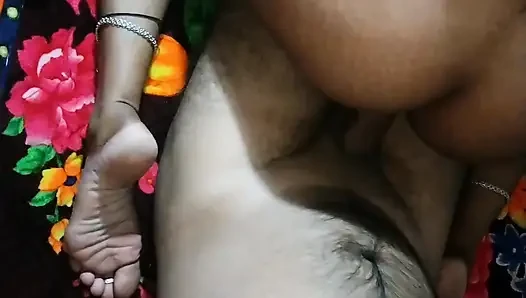 Hintli ateşli üvey kız kardeş tam gecenin tadını çıkarıyor