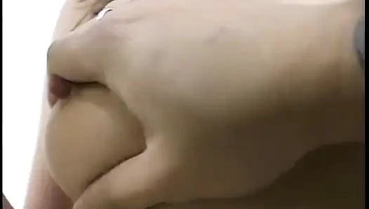 Genç sürtük bakış açısıyla büyük yarağı emiyor