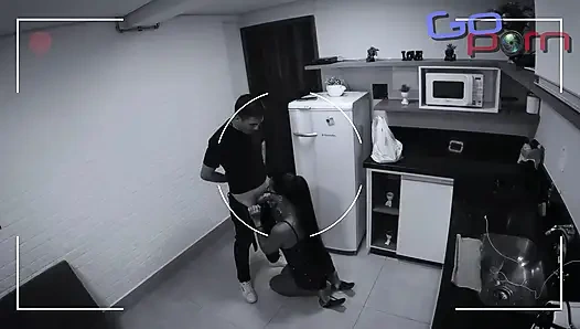 Der "Ifode"-Lieferant nimmt den Schwanz und verpfifft die Muschi seines Kunden