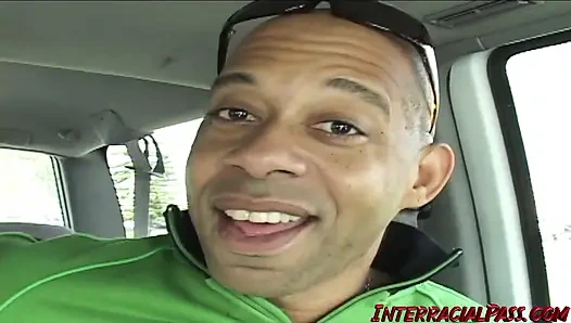 Tante seksi rebecca lagi bersenang-senang