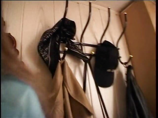 Грудасту тінку трахає старший хлопець