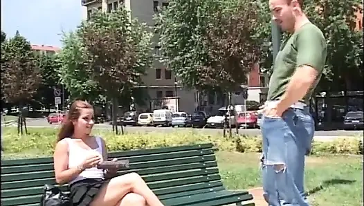 Amcık sikişi yarak emiyor ve git