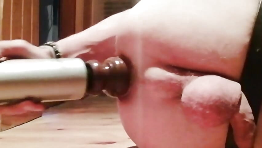 Tipul mănâncă lichid din aer liber