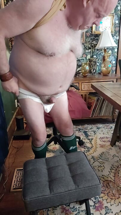 팬을 쏘게 만드는 Beardaddychub!