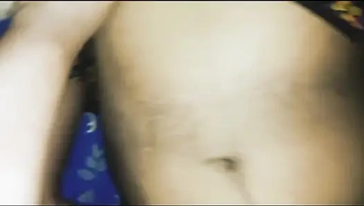 Ketika adikku tidak di rumah, aku menemukannya sendirian dan dia