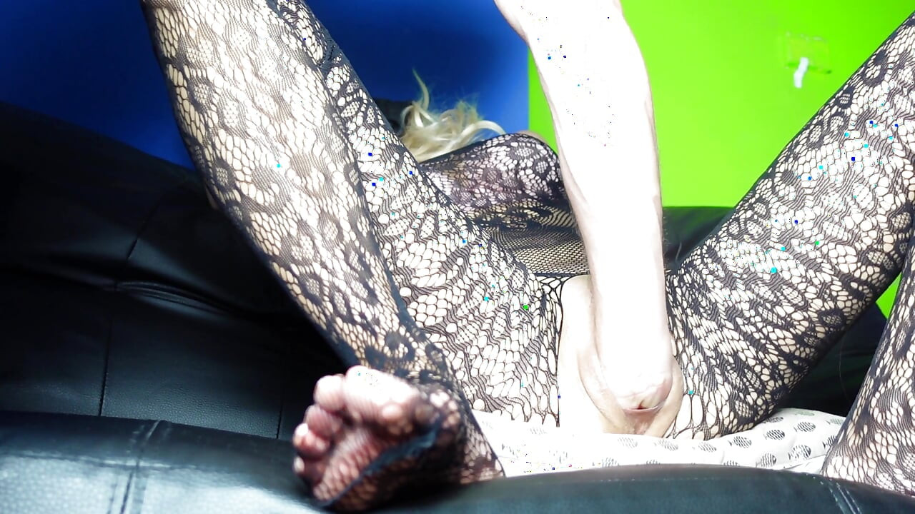 Foot Fisting Huge Squirting Her First Squirt Ever MILF Homemade Real Full Movie