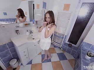 Teenmegaworld - tmwpov - швидкий секс у ванній кімнаті