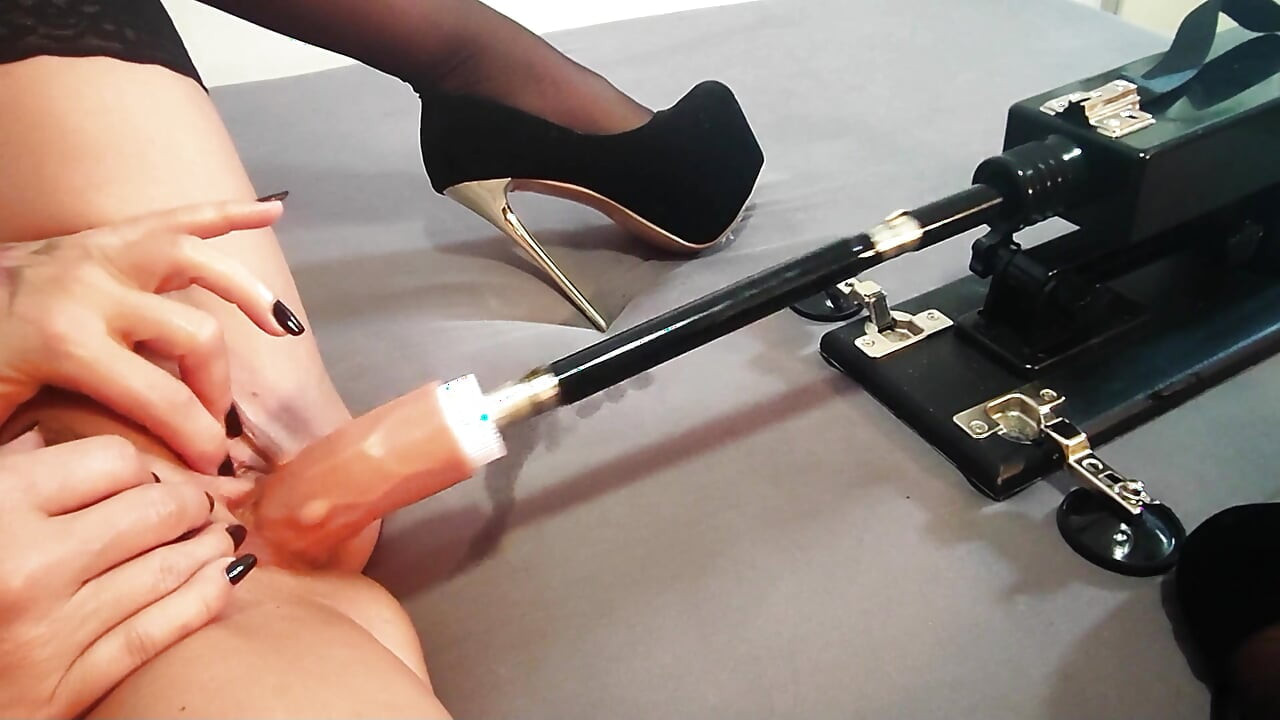 Lilith Masturbates in Her Bed with the Fucking Machine