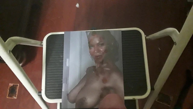 Queen pic spanked on