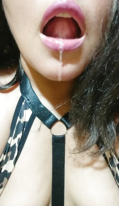 Latina with a Big Ass Finds Herself Alone at Her Friends' House and Takes Advantage of the Situation to Fuck Herself.