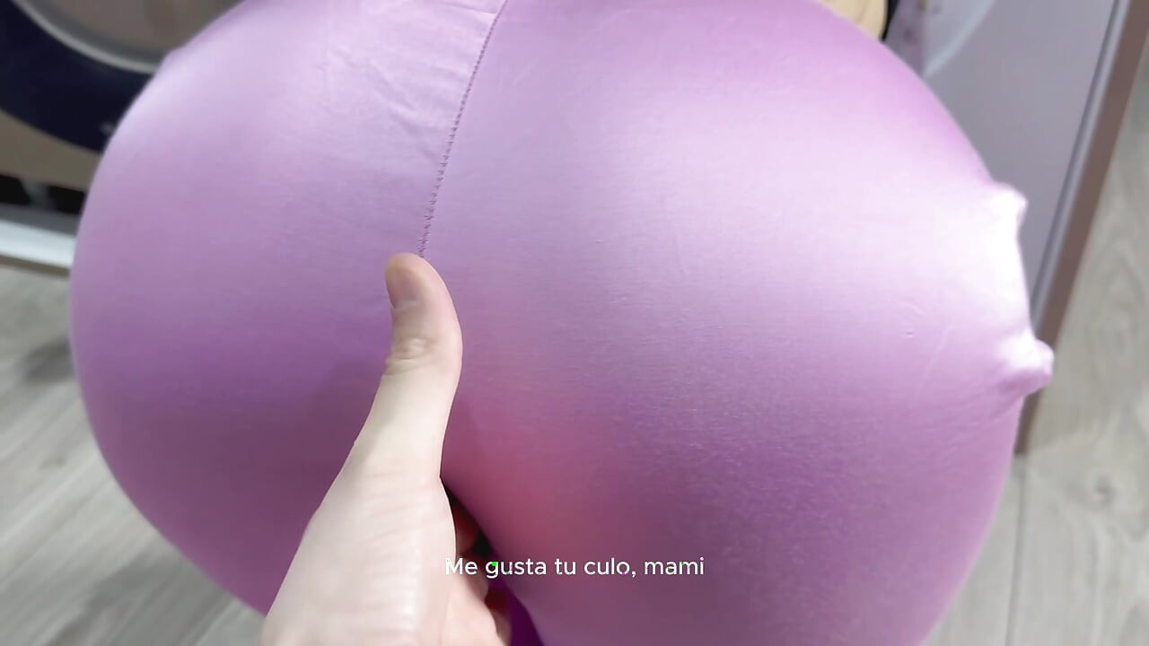 Jasmica, uma linda latina com uma bunda grande, fica presa na máquina de lavar e é fodida por seu vizinho