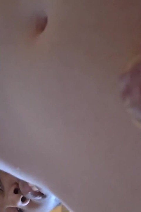 Close up - ngentot pelan-pelan sampai aku crot di kakiku