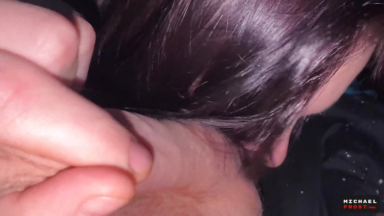 Η θεία απολαμβάνει ένα μεγάλο πουλί και τρώει καυτά χύσια στο πρόσωπό της