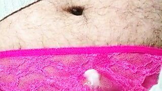 Calcinha rosa grossa ejaculando