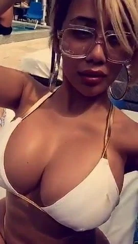 Snapchat 22 Let me see more