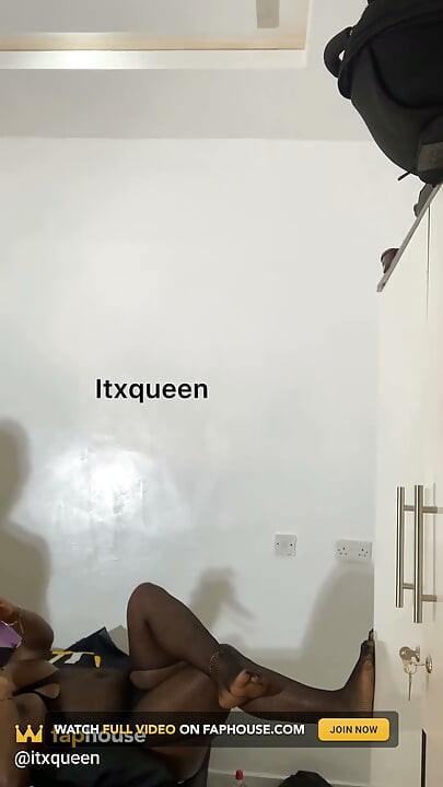 Пато і Itxqueen за сценою