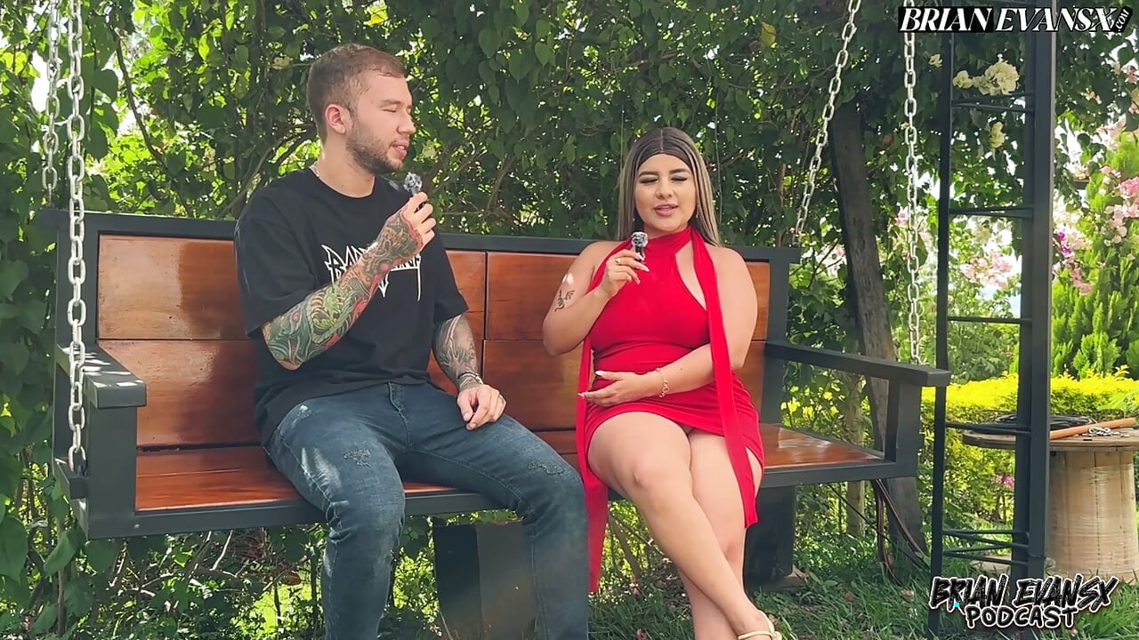 Naty Delgado la Colombienne blonde fait un podcast qui se termine par du sexe en plein air - Brian Evansx