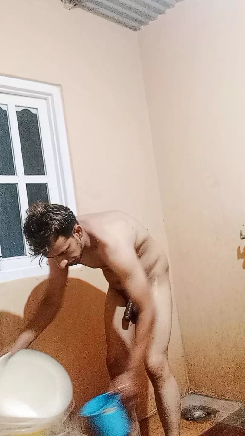 Budak mandi panas