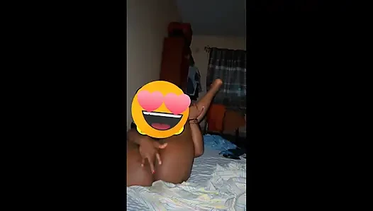 Benimle onu sikmek isteyen bu ıslak vajinasını çok seviyorum.