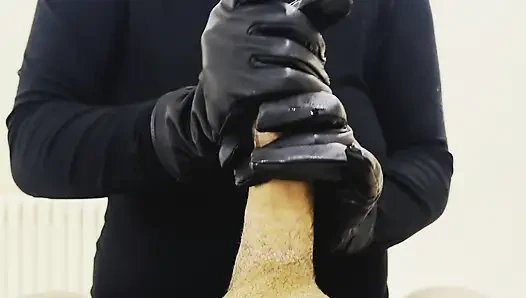 strohhalm mit handschuhen