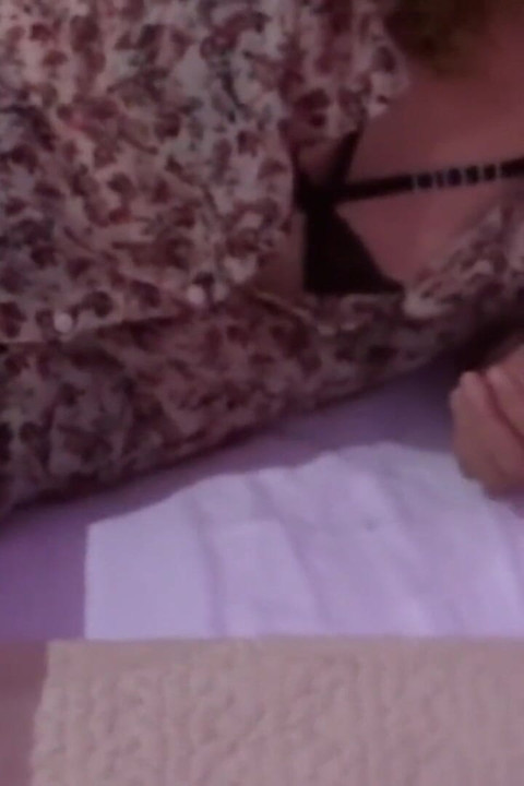 Moje žena v motelu se svým milencem začíná být vzrušená