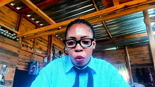 Rol yapma öğretmeni azgın öğrenciyi gözaltında cezalandırıyor...