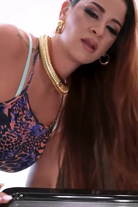 他人の妻を連れて、私の中出しで受精させることは、彼女のクソが決してできない贈り物をすることです