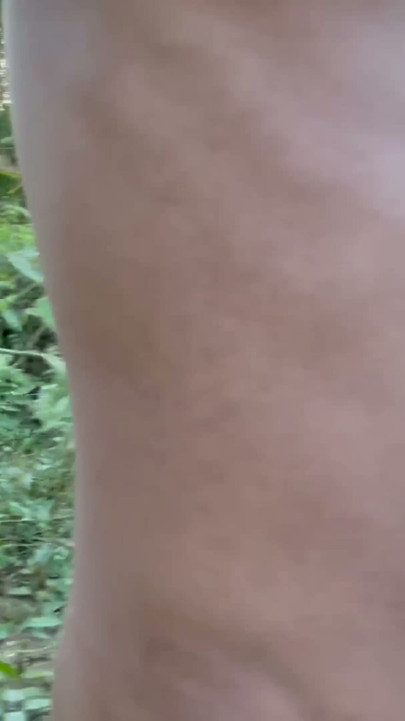 Un jeune garçon desi se masturbe devant le public | Clip 1