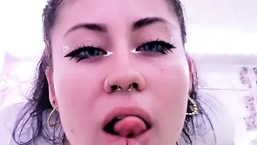 Dherlydoll si mahasiswi nakal lagi asik nyepong kontolku sampai dia keenakan