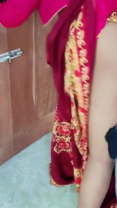 Cheating boss wife take employee dick behind the door..Desi bhabhi fuck xxx | Clip 1