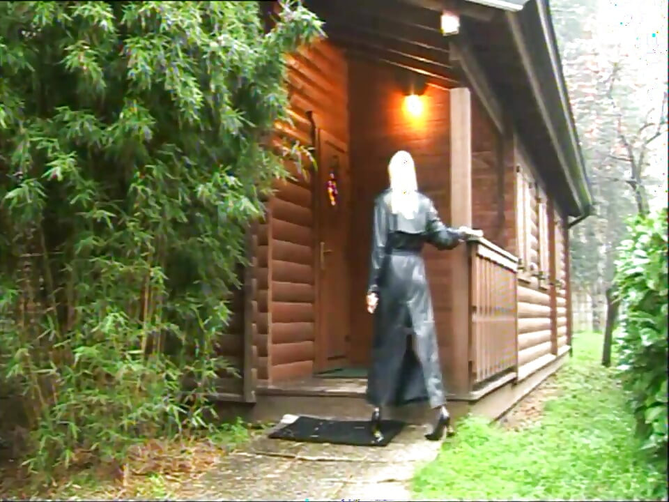 热辣丰满的熟女被大鸡巴业余鸡巴拳交和性交, 然后射在她嘴里