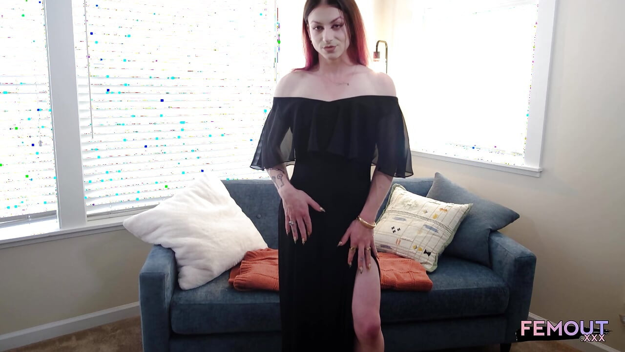 FEMOUT - A Mouthwatering Moment With The Bootyful Sapphire