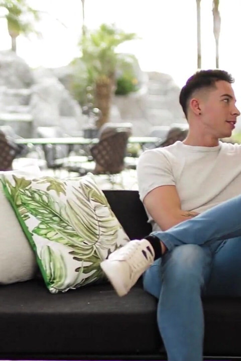 Heteroflexible - Stud Michael Boston Caught Buddy Vincent O'reilly Jerking off in His Living Room