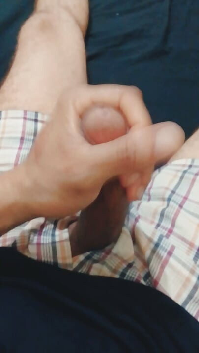 내가 사정하며 크게 신음하는 걸 봐. 자위..