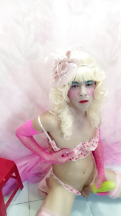 Oanh Le transseksualna ubrana w seksowną bieliznę porno lawinę przy użyciu nowych technologii