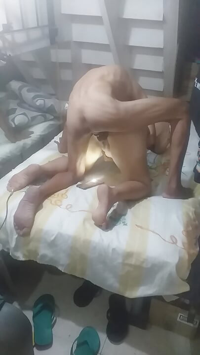 माझ्या बायकोची ओली पुची खूप क्रीमी होती