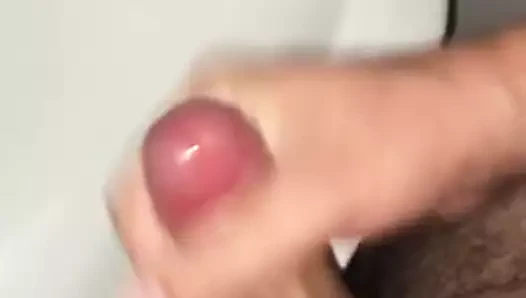 Masturbando e gozando gostoso
