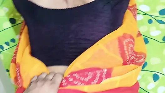 Masum desi evli kadın domalarak sert sikişmeyi seviyor