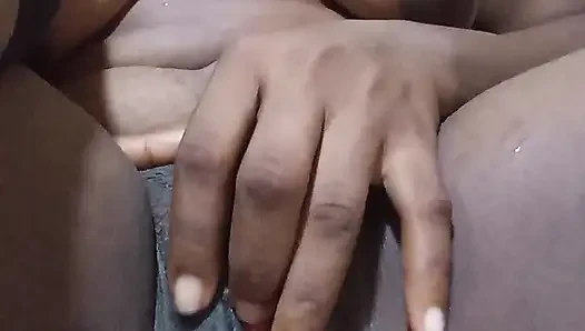Meine rosa und saftige muschi gefingert