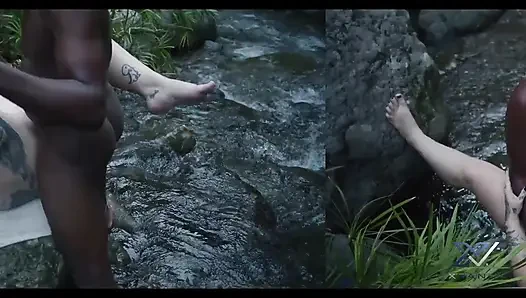 Turist 2 siyah yarakla yarak indiriyor