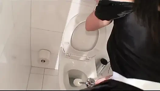 Шлюховатая горничная