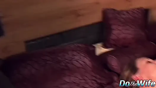 Sarışın ev hanımı amanda sakso zenci bir adamın yarağına biniyor