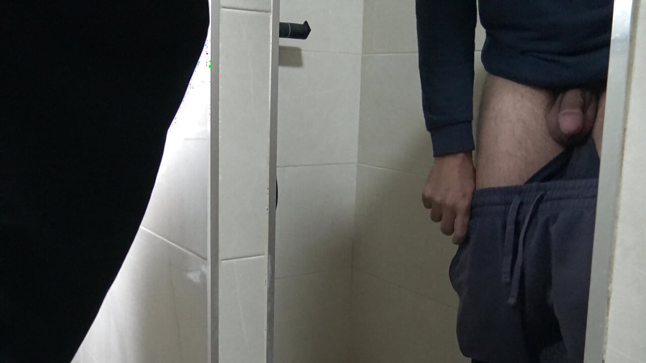 Curva arabă îi spune să-și spele pula murdară înainte de a se fute